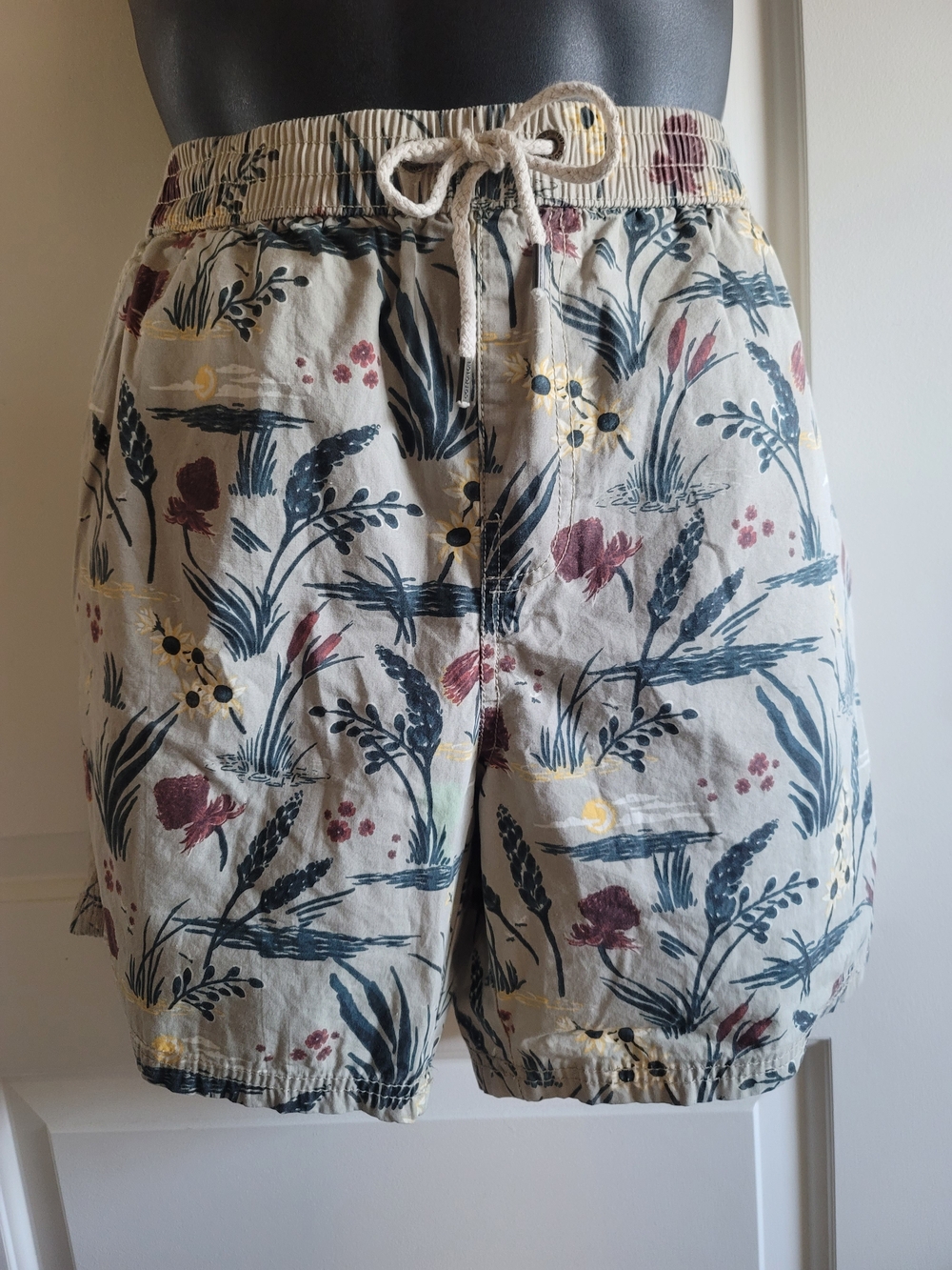 Cotton On Beach Short in Cream with Navy & Burgundy Floral